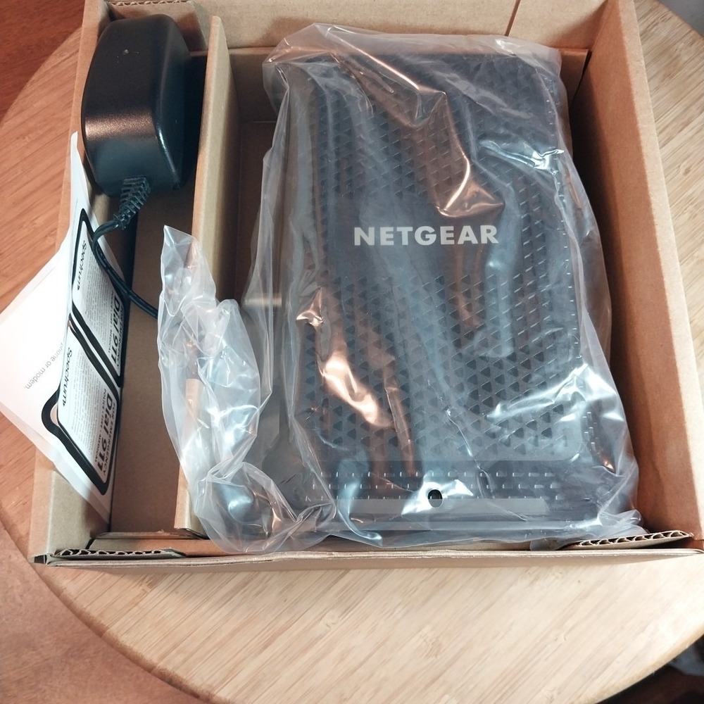 NETGEAR CM1000 High Speed Internet Cable Modem DOCSIS 3.1 3.0 With Power Cable - Picture 6 of 8